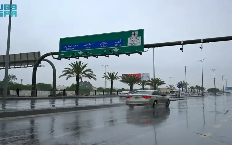 «الدفاع المدني» يُحذّر: أمطار رعدية حتى الجمعة.. ابقوا في أماكن آمنة – أخبار السعودية